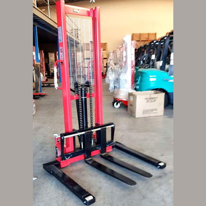 Picture of Manual Adjustable Base Stacker 1.5Ton/1.6m